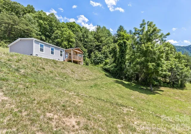 Photo 3 of Single family home for sale at 27 Spuds Ln, Weaverville, NC 28787 | MLS# 4392739 | Listing updated on 2026-09-21