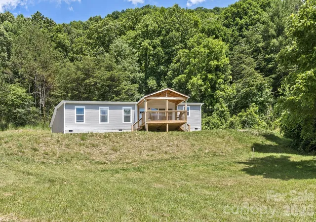Photo 4 of Single family home for sale at 27 Spuds Ln, Weaverville, NC 28787 | MLS# 4392739 | Listing updated on 2026-09-21