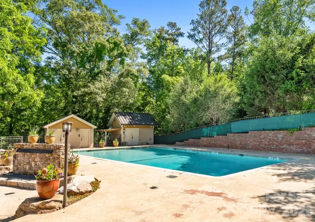 3rd image of 203 Bowling Park Rd, Asheville, NC 28803