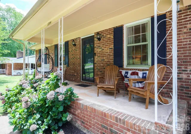 Photo 2 of Single family home for sale at 1204 Crowders Mountain Rd, Bessemer City, NC 28016 | MLS# 4392768 | Listing updated on 2026-10-07