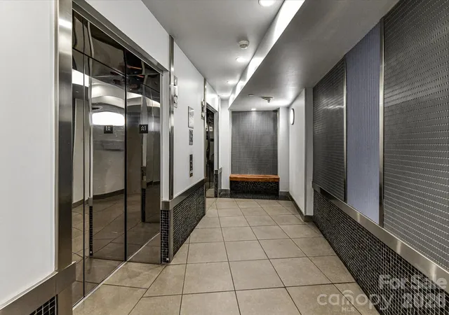 Listing Photo 2 - Condo for sale in building located at 505 E 6Th St, Charlotte, NC 28202 - Unit #1601