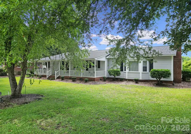 2nd image of 215 W Stevens St, Kershaw, SC 29067 | MLS# 4392816