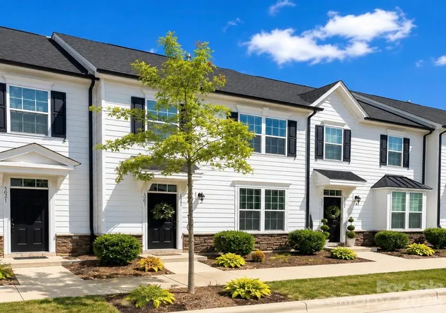 Photo 2 of Townhouse for sale at 5025 Patton Dr, Gastonia, NC 28056 | MLS# 4392818 | Listing updated on 2026-10-03