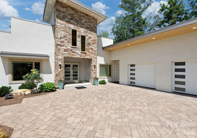 Photo 3 of Mansion for sale at 123 Wembley Rd, Asheville, NC 28804 | MLS# 4392836 | Listing updated on 2026-10-06