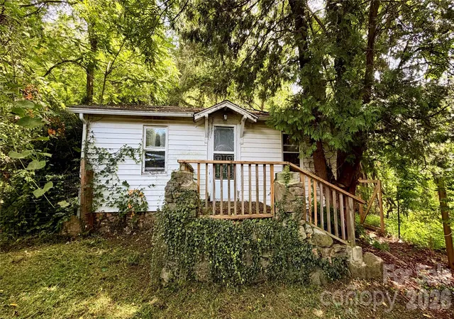 Photo 1 of Single family home for sale at 20 Utopia Rd, Asheville, NC 28805 | MLS# 4392842 | Listing updated on 2026-08-29