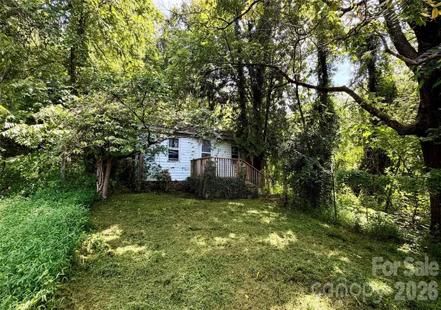 Photo 3 of Single family home for sale at 20 Utopia Rd, Asheville, NC 28805 | MLS# 4392842 | Listing updated on 2026-10-07