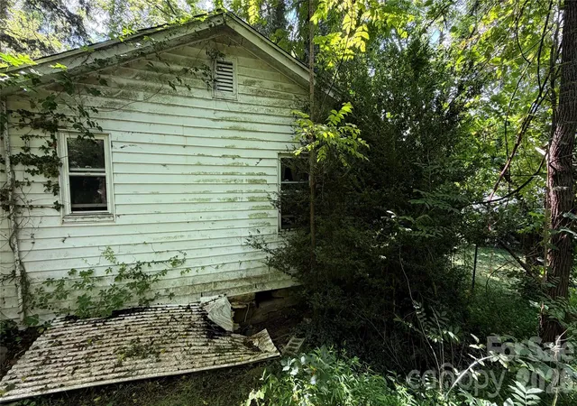 Photo 4 of Single family home for sale at 20 Utopia Rd, Asheville, NC 28805 | MLS# 4392842 | Listing updated on 2026-10-07