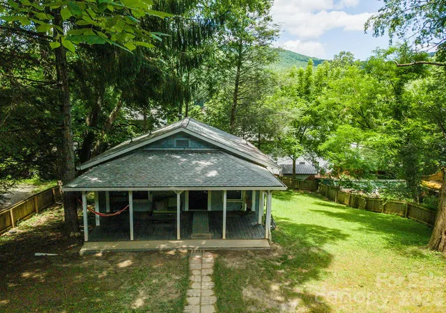 3rd image of 14 Border St, Black Mountain, NC 28711 | MLS# 4392879