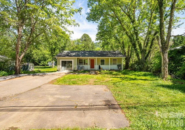 Photo 1 of Single family home for sale at 468 Beaverdam Rd, Asheville, NC 28804 | MLS# 4392891 | Listing updated on 2026-09-24