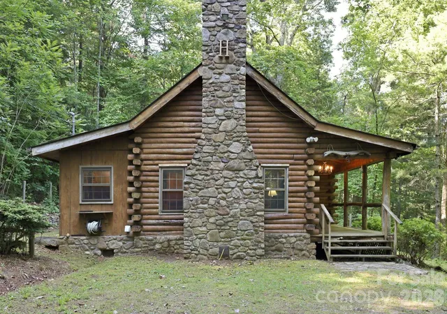 Photo 3 of Single family home for sale at 3 Parkview Dr Ext, Asheville, NC 28805 | MLS# 4392893 | Listing updated on 2026-09-25