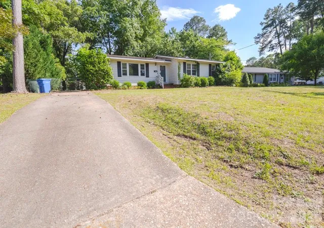 2nd image of 1809 Manteo St, Fayetteville, NC 28303 | MLS# 4392903