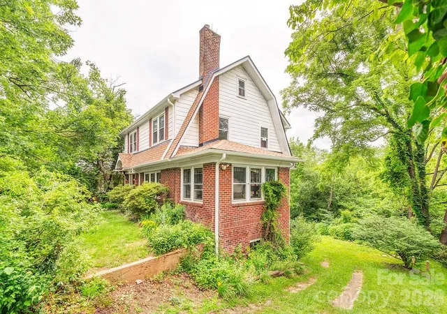 Photo 1 of Single family home for sale at 133 Westwood Pl, Asheville, NC 28806 | MLS# 4392975 | Listing updated on 2026-07-08