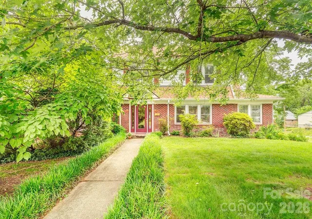 Photo 2 of Single family home for sale at 133 Westwood Pl, Asheville, NC 28806 | MLS# 4392975 | Listing updated on 2026-07-08
