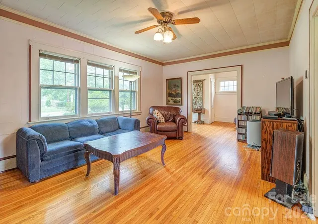 Photo 4 of Single family home for sale at 133 Westwood Pl, Asheville, NC 28806 | MLS# 4392975 | Listing updated on 2026-07-08