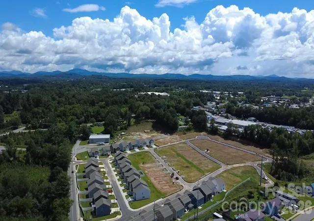 2nd image of 28 Katherine Emilie Dr, Hendersonville, NC 28792 | MLS# 4392987