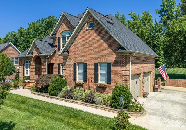 Photo 3 of Single family home for sale at 3740 Sand Wedge Dr, Gastonia, NC 28056 | MLS# 4392996 | Listing updated on 2026-06-13