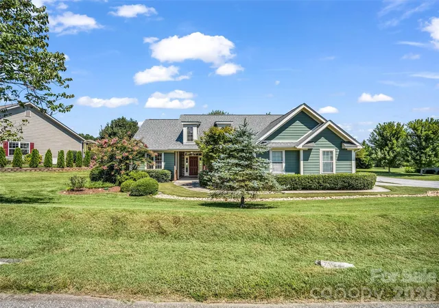 Photo 3 of Single family home for sale at 17 Black Iron Ln, Hendersonville, NC 28792 | MLS# 4393003 | Listing updated on 2026-08-28