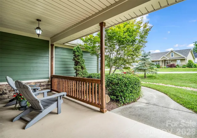 5th image of 17 Black Iron Ln, Hendersonville, NC 28792 | MLS# 4393003