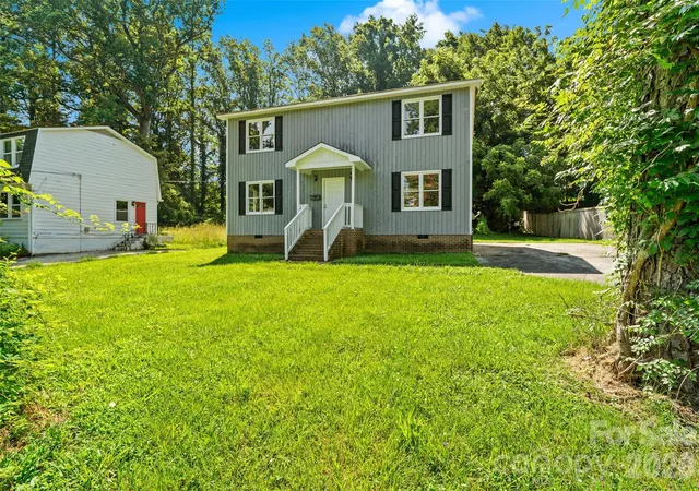 Photo 2 of Single family home for sale at 5516 Ilford St, Charlotte, NC 28215 | MLS# 4393005 | Listing updated on 2026-09-01