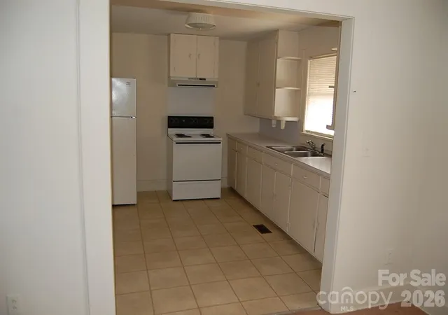 Listing Photo 4 - Condo for sale in building located at 126 Sunset Dr, Salisbury, NC 28147