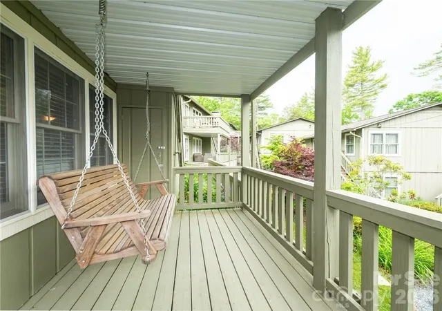 Listing Photo 5 - Condo for sale in building located at 202 Vlg Grn Rd, Blowing Rock, NC 28605