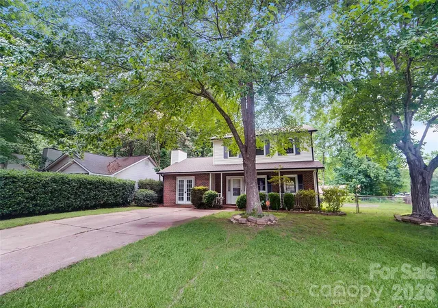 Photo 1 of Single family home for sale at 900 Highland Mist Ln, Charlotte, NC 28215 | MLS# 4393078 | Listing updated on 2026-08-25