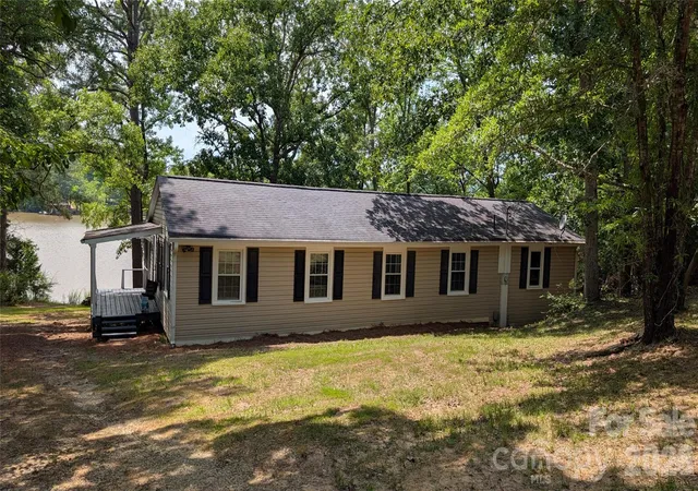 Homes for sale in Winnsboro, SC | 300 Valley 1 Dr, Winnsboro, SC 29180 | MLS# 4393095