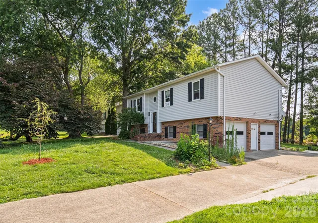 Homes for sale in Mount Airy, NC | 2114 Margaret Dr, Mount Airy, NC 27030 | MLS# 4393169