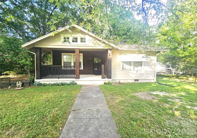 Photo 3 of Single family home for sale at 1129 W 5th Avenue, Gastonia, NC 28052 | MLS# 4393173 | Listing updated on 2026-09-21