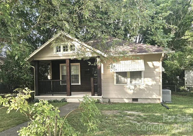 Photo 3 of Single family home for sale at 1129 W 5th Avenue, Gastonia, NC 28052 | MLS# 4393173 | Listing updated on 2026-09-21
