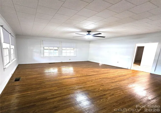 Photo 4 of Single family home for sale at 1129 W 5th Avenue, Gastonia, NC 28052 | MLS# 4393173 | Listing updated on 2026-09-21