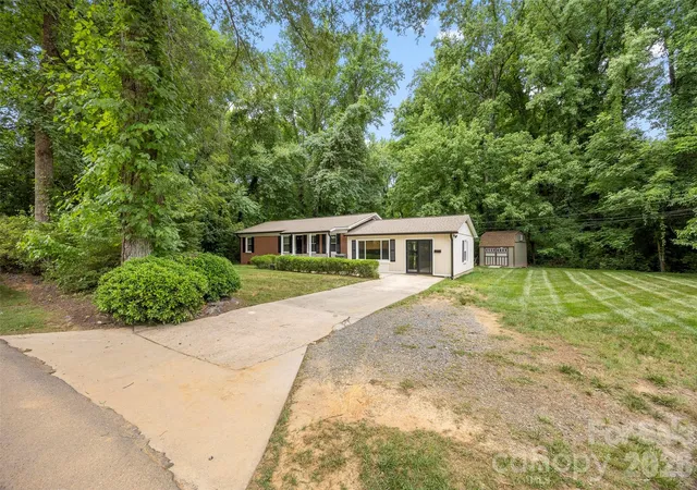 Homes for sale in Dallas, NC | 611 W Lewis St, Dallas, NC 28034 | MLS# 4393178