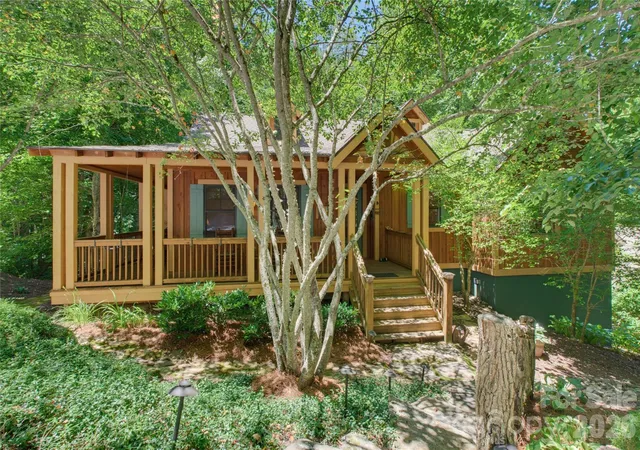Photo 1 of Single family home for sale at 112 Boulder Crk Ln, Tuckasegee, NC 28783 | MLS# 4393187 | Listing updated on 2026-06-16