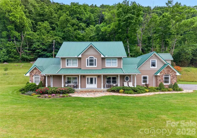 Photo 1 of Single family home for sale at 227 Black Bear Cvs, Clyde, NC 28721 | MLS# 4393191 | Listing updated on 2026-09-22