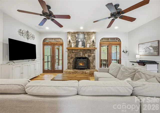 Photo 3 of Single family home for sale at 227 Black Bear Cvs, Clyde, NC 28721 | MLS# 4393191 | Listing updated on 2026-09-22