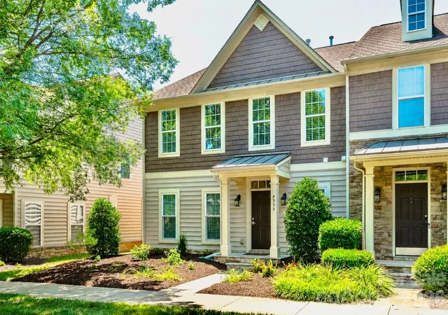 1st image of 8335 Viewpoint Ln, Cornelius, NC 28031 | MLS# 4393195