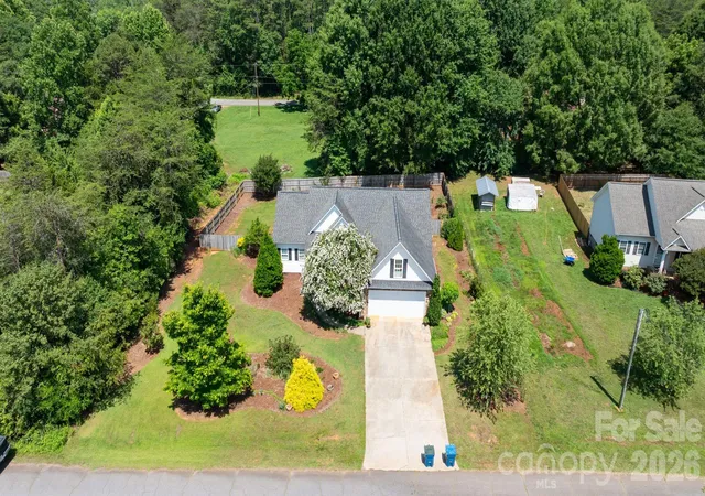 3rd image of 1621 Herbie Cir, Newton, NC 28658 | MLS# 4393224
