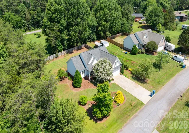 4th image of 1621 Herbie Cir, Newton, NC 28658 | MLS# 4393224