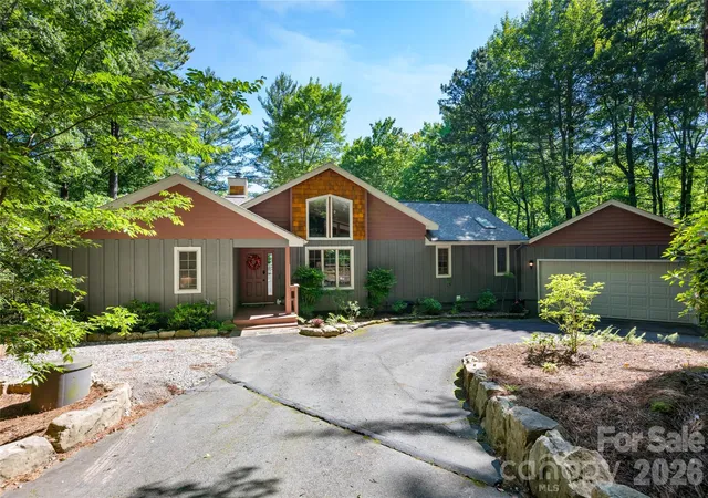 Homes for sale in Lake Toxaway, NC | 522 Toxaway Ct, Lake Toxaway, NC 28747 | MLS# 4393237