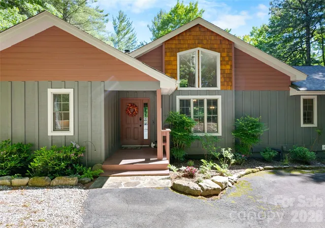 Homes for sale in Lake Toxaway, NC | 522 Toxaway Ct, Lake Toxaway, NC 28747 | MLS# 4393237