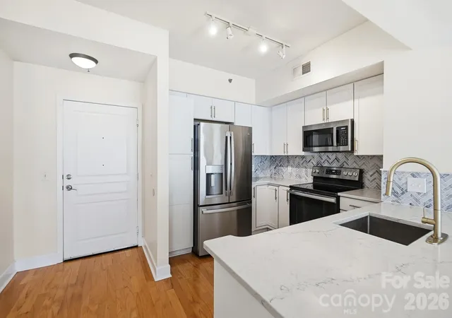 Photo 4 of Condo for sale at 1315 East Blvd #411, Charlotte, NC 28203 | MLS# 4393243 | Listing updated on 2026-09-21