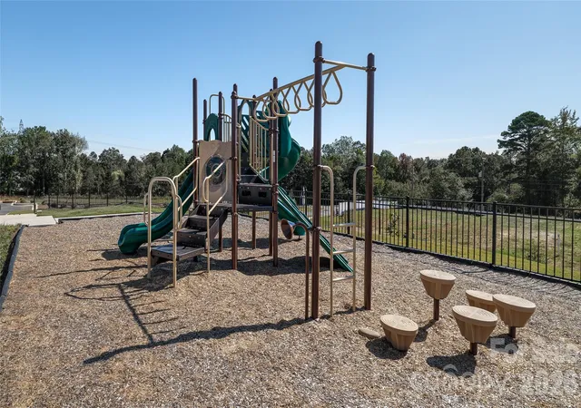35th image of 15023 Murrelet Wy, Charlotte, NC 28215 | MLS# 4393244