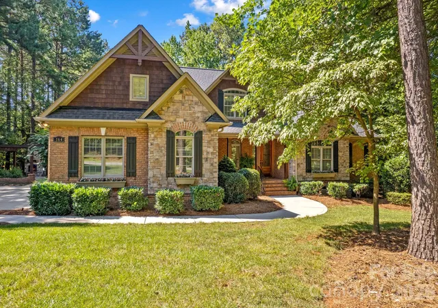 Photo 3 of Single family home for sale at 164 Bayberry Crk Cir, Mooresville, NC 28117 | MLS# 4393248 | Listing updated on 2026-09-24