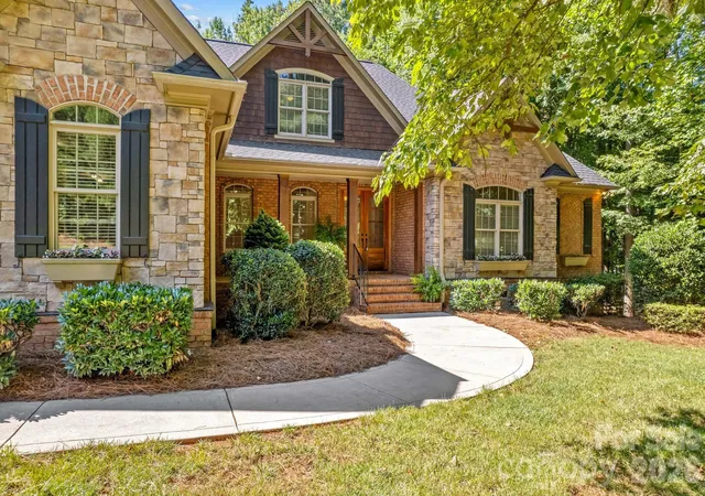 Photo 4 of Single family home for sale at 164 Bayberry Crk Cir, Mooresville, NC 28117 | MLS# 4393248 | Listing updated on 2026-09-24