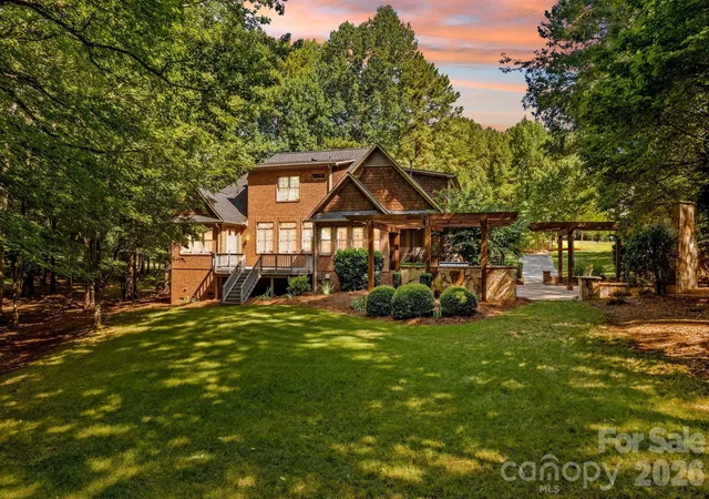 Photo 1 of Single family home for sale at 164 Bayberry Crk Cir, Mooresville, NC 28117 | MLS# 4393248 | Listing updated on 2026-09-24