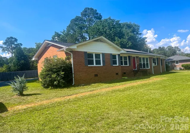 Photo 1 of Single family home for sale at 14 Hamden Cir, Cheraw, SC 29520 | MLS# 4393268 | Listing updated on 2026-08-15