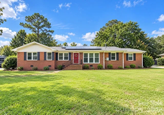 Photo 1 of Single family home for sale at 14 Hamden Cir, Cheraw, SC 29520 | MLS# 4393268 | Listing updated on 2026-09-25