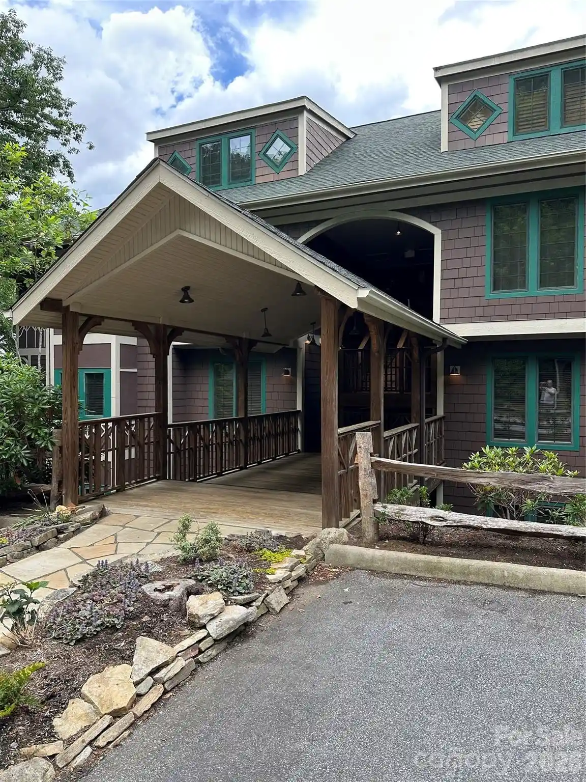 Listing Photo 2 - Condo for sale in 222 Creekside Wy located at 222 Creekside Wy, Burnsville, NC 28714 - Unit #D/101