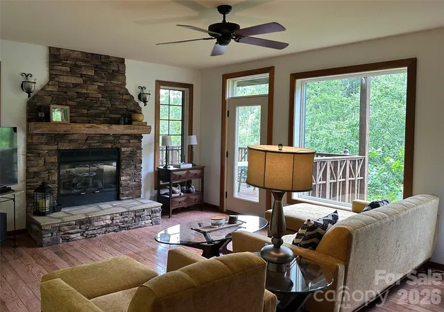 Listing Photo 4 - Condo for sale in building located at 222 Creekside Wy, Burnsville, NC 28714 - Unit #D/101