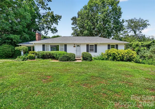 Photo 2 of Single family home for sale at 3112 Wesley Way, Hendersonville, NC 28792 | MLS# 4393295 | Listing updated on 2026-08-12